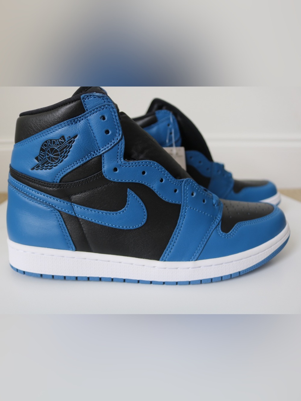 Air Jordan 1 Retro High OG
Dark Marina Blue *NEW* - Size 11
